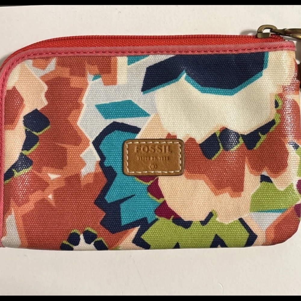 FOSSIL Geometric Floral Coral Wristlet Zip Around Canvas Coated Card Key Holder